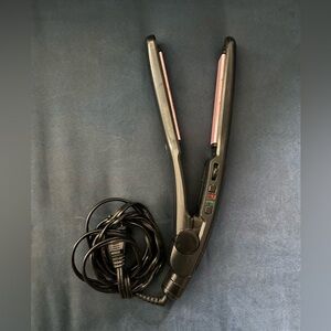 ConAir Hair Straightener Black/Light Pink